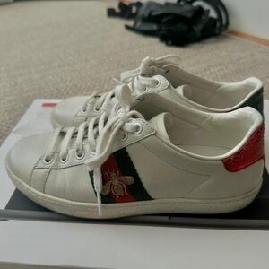 Gucci Ace Sneakers w/ Bees🐝❤️💚